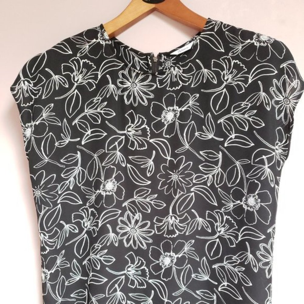 Reitman's Women's Size Large Black and White Sleeveless Top - Gently Used